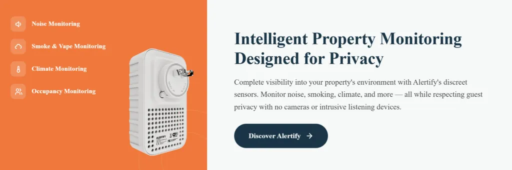 Bannière Alertify intitulée Surveillance intelligente des logements conçue pour la confidentialité, listant la surveillance du bruit, de la fumée et du vapotage, du climat et de l'occupation à côté du capteur branchable.